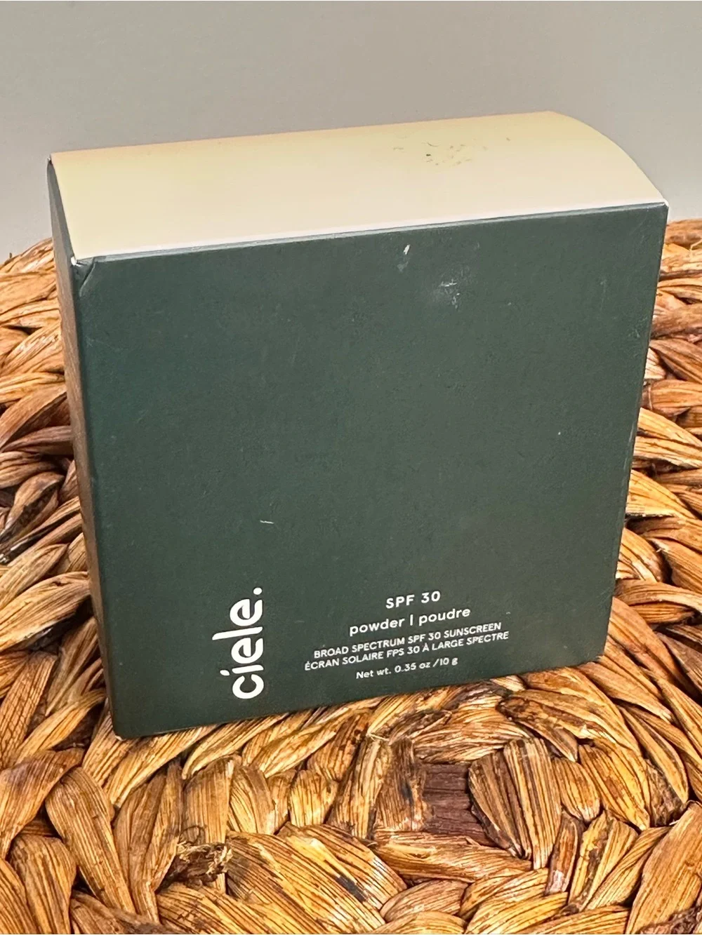 NOB Ciele shade 01 filter and protect SPF 30 blurring finishing setting powder
